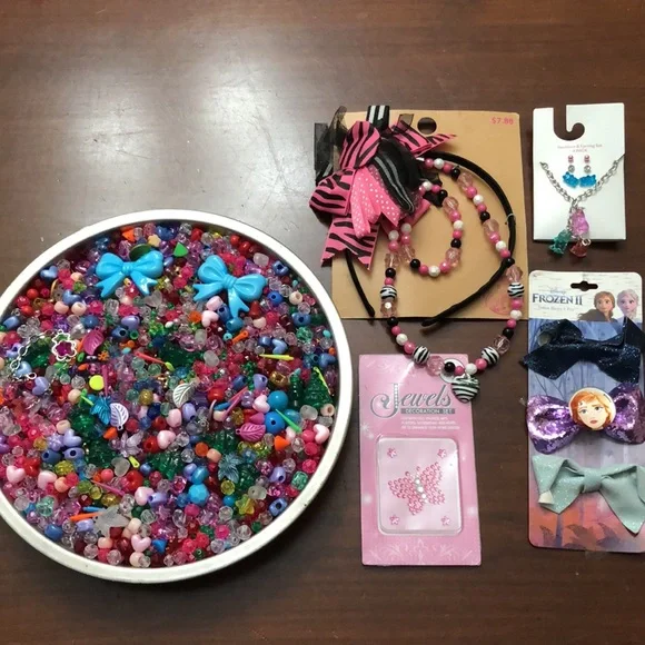 Kids bead soup 2 lbs plus extras huge bundle lot - Picture 3 of 13